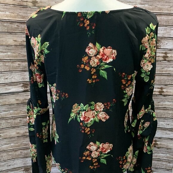 🔥🔥SALE🔥🔥Lily ROSE Black Blouse With Roses With Bell Sleeve - Picture 5 of 7